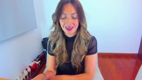Snapshot of velourmuse chatting on 05-16-26, 12:51 Sara online show from 05-16-26, 12:51