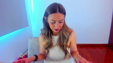 Snapshot of velourmuse chatting on 05-25-26, 06:47 Sara online show from 05-25-26, 06:47