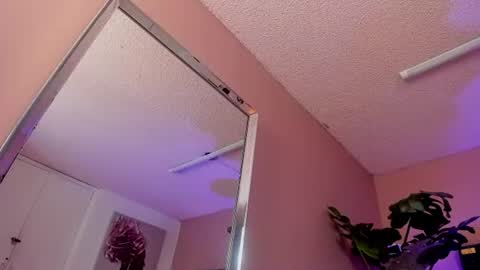 Isabella  online show from 07-10-26, 11:57