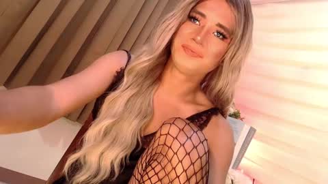 Snapshot of velvet_fux chatting on 01-03-25, 11:46 Richy will make you fall in love online show from 01-03-25, 11:46