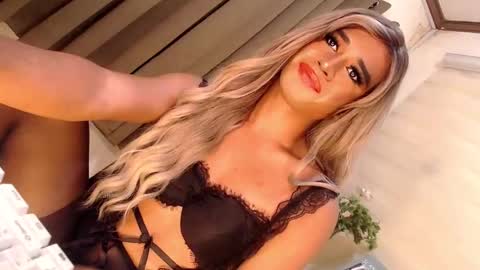 Snapshot of velvet_fux chatting on 02-27-25, 11:26 Richy will make you fall in love online show from 02-27-25, 11:26