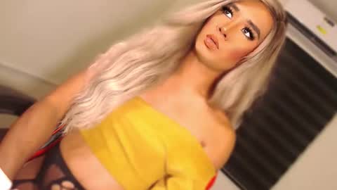 Snapshot of velvet_fux chatting on 10-03-25, 06:38 Richy will make you fall in love online show from 10-03-25, 06:38