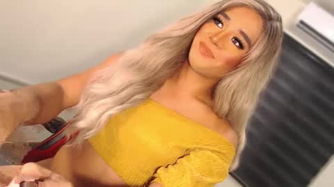 Snapshot of velvet_fux chatting on 10-06-25, 10:29 Richy will make you fall in love online show from 10-06-25, 10:29