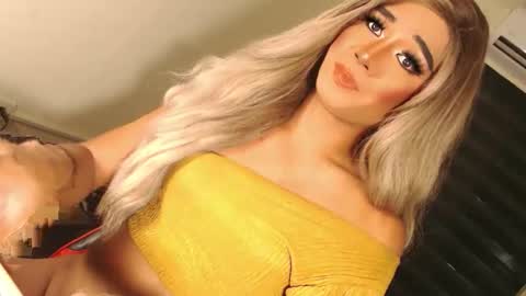 Snapshot of velvet_fux chatting on 10-12-25, 11:26 Richy will make you fall in love online show from 10-12-25, 11:26