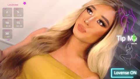 Snapshot of velvet_fux chatting on 12-04-25, 02:10 Richy will make you fall in love online show from 12-04-25, 02:10