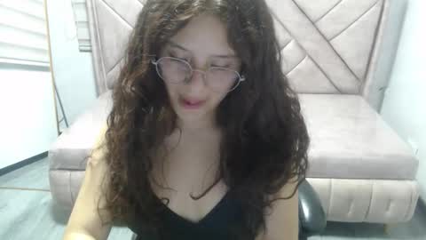 velvet_moon_v online show from 03-03-26, 07:42