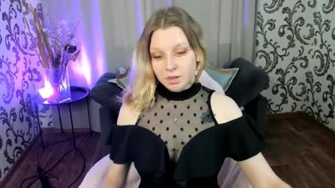 velvet_peach_ online show from 10-26-25, 12:00