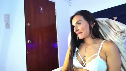 Velvet online show from 04-22-26, 01:34