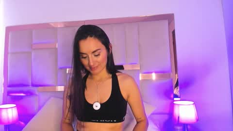 Snapshot of velvetlunaa chatting on 05-26-26, 01:29 Velvet online show from 05-26-26, 01:29