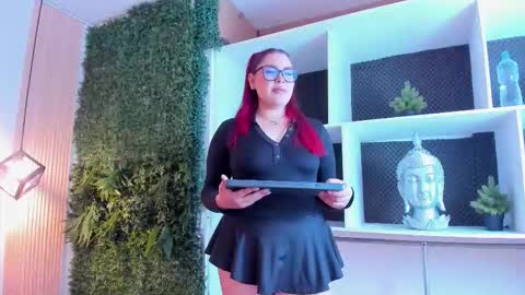 Snapshot of velvetscarlett chatting on 02-26-26, 12:15 velvetscarlett online show from 02-26-26, 12:15