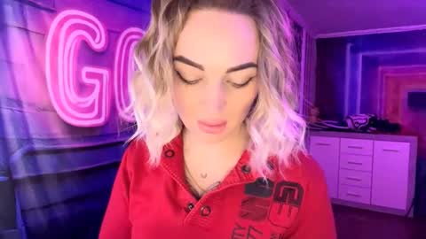 Snapshot of velvettouch4444 chatting on 02-23-26, 06:16 MERYEM online show from 02-23-26, 06:16