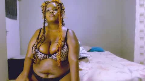 Snapshot of velvetychocolate1 chatting on 01-08-25, 01:53 velvetychocolate1 online show from 01-08-25, 01:53