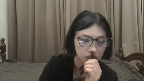 Snapshot of venera_goddess chatting on 05-15-26, 04:14 Naly online show from 05-15-26, 04:14