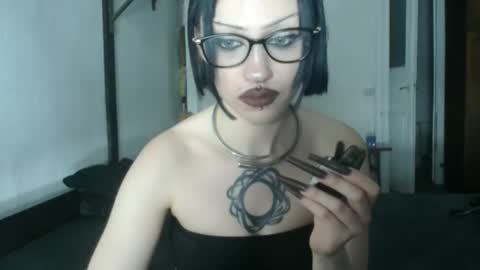 Snapshot of venera_goddess chatting on 05-28-26, 04:37 Naly online show from 05-28-26, 04:37