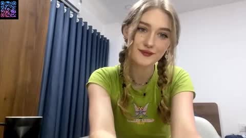 Snapshot of venniebonillas chatting on 02-23-26, 10:12 Emily online show from 02-23-26, 10:12