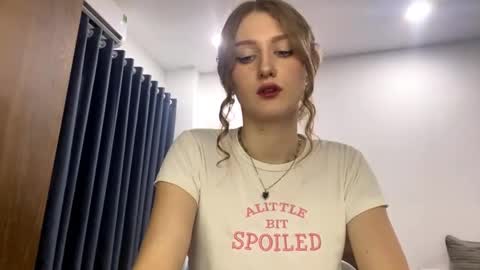 Snapshot of venniebonillas chatting on 02-28-26, 10:49 Emily online show from 02-28-26, 10:49