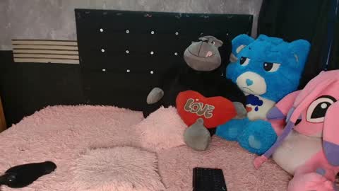 Snapshot of venus_26_ chatting on 05-15-26, 10:28 eva online show from 05-15-26, 10:28