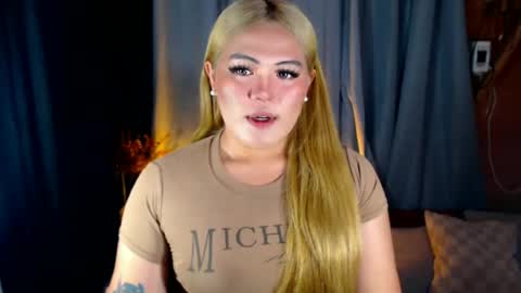 Snapshot of venus_colly chatting on 06-19-26, 02:05 I am Colly Your mystery girl online show from 06-19-26, 02:05