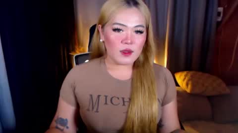 Snapshot of venus_colly chatting on 07-19-26, 06:00 I am Colly Your mystery girl online show from 07-19-26, 06:00