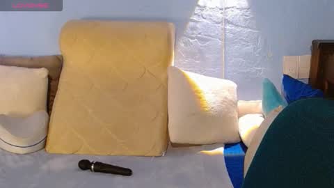 Catalina online show from 10-14-25, 01:17