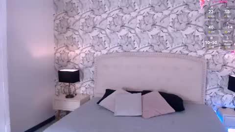 Snapshot of venusandrea29 chatting on 06-13-26, 12:03 Venus online show from 06-13-26, 12:03