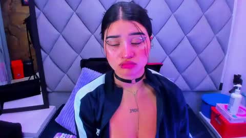 Venusowen  online show from 11-21-25, 01:21