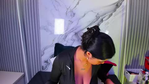 Venusowen  online show from 05-13-26, 02:03