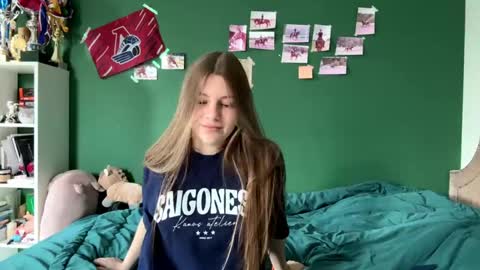 Snapshot of venussamples chatting on 06-09-26, 10:49 Mila online show from 06-09-26, 10:49