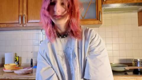Snapshot of veolatownson chatting on 05-15-26, 08:05 Erica online show from 05-15-26, 08:05