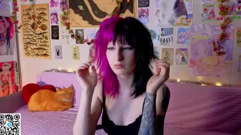 Snapshot of veolatownson chatting on 05-21-26, 08:05 Erica online show from 05-21-26, 08:05