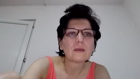 Vera online show from 10-19-25, 04:51