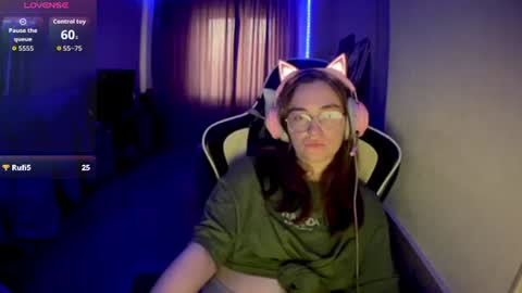 Snapshot of veronica_blue11 chatting on 07-09-26, 02:43 Veronica online show from 07-09-26, 02:43