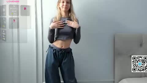 Snapshot of veronica_burns chatting on 07-20-26, 12:07 Anny online show from 07-20-26, 12:07