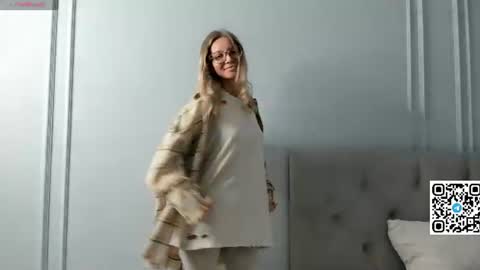 Snapshot of veronica_burns chatting on 07-27-26, 11:06 Anny online show from 07-27-26, 11:06