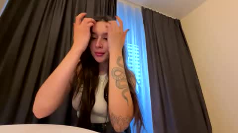 Veronica online show from 10-18-25, 02:07