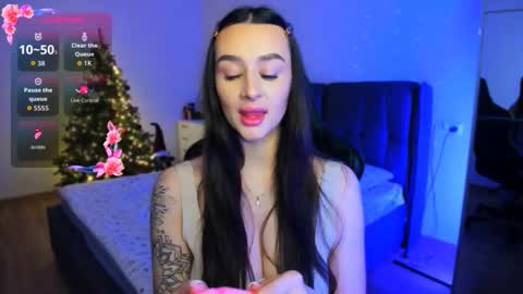 Veronica online show from 12-17-25, 09:43