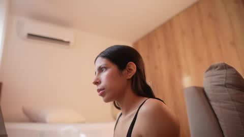 Veronica online show from 04-16-26, 01:34