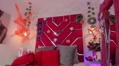 Veronica Olson online show from 10-18-25, 04:04