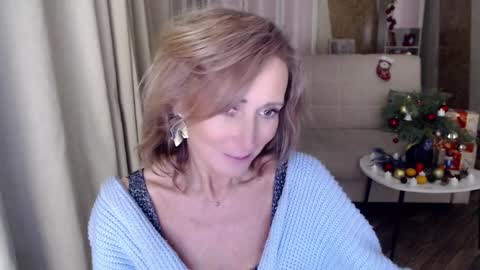 Snapshot of veronicagilbert chatting on 12-24-24, 11:49 Helen online show from 12-24-24, 11:49