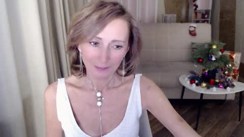 Snapshot of veronicagilbert chatting on 12-27-24, 11:17 Helen online show from 12-27-24, 11:17