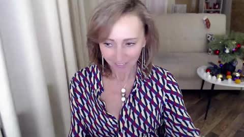 Snapshot of veronicagilbert chatting on 01-06-25, 11:18 Helen online show from 01-06-25, 11:18
