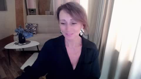 Snapshot of veronicagilbert chatting on 02-17-25, 12:05 Helen online show from 02-17-25, 12:05