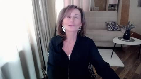 Snapshot of veronicagilbert chatting on 02-19-25, 11:06 Helen online show from 02-19-25, 11:06