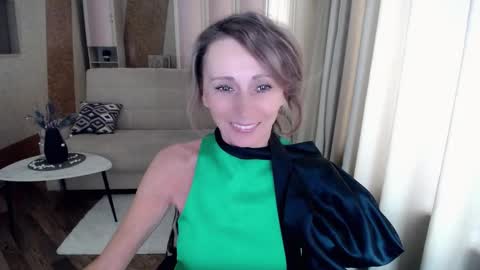 Snapshot of veronicagilbert chatting on 02-21-25, 05:13 Helen online show from 02-21-25, 05:13