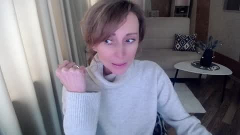 Snapshot of veronicagilbert chatting on 03-01-25, 12:01 Helen online show from 03-01-25, 12:01