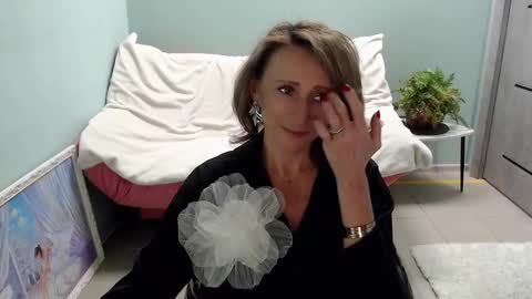 Snapshot of veronicagilbert chatting on 03-10-25, 08:37 Helen online show from 03-10-25, 08:37