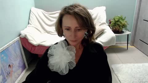 Snapshot of veronicagilbert chatting on 03-10-25, 11:42 Helen online show from 03-10-25, 11:42