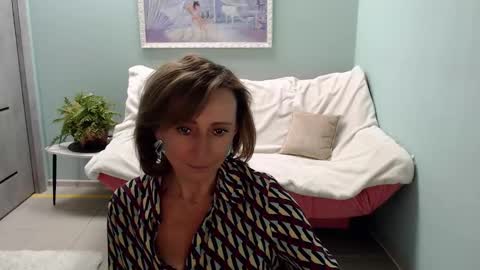 Snapshot of veronicagilbert chatting on 03-11-25, 11:23 Helen online show from 03-11-25, 11:23