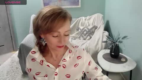 Snapshot of veronicagilbert chatting on 09-20-25, 06:03 Helen online show from 09-20-25, 06:03
