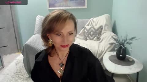 Snapshot of veronicagilbert chatting on 09-30-25, 05:45 Helen online show from 09-30-25, 05:45